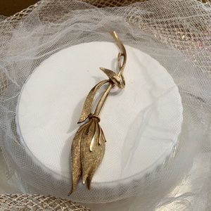 Rare Unique Coro vintage broom brooch gold tone post 1955